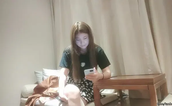 【自拍偷拍】2021_6_9，【呗哥探花】，良家气息浓郁的小少妇，一把扯开内裤抠穴，白嫩听话口交卖力，后入水声潺潺欲望强烈