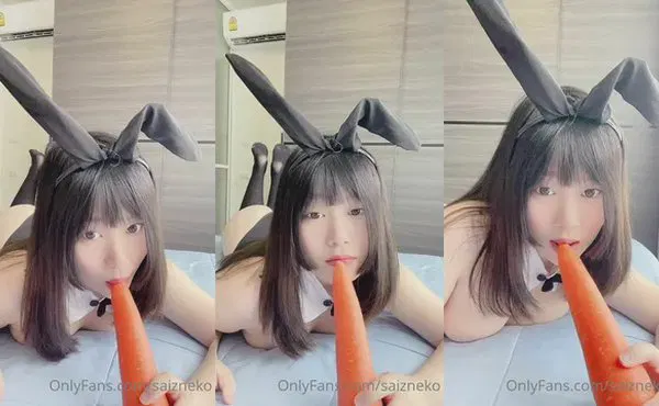 【主播网红】Bunny Saizneko Gags On A Big Carrot