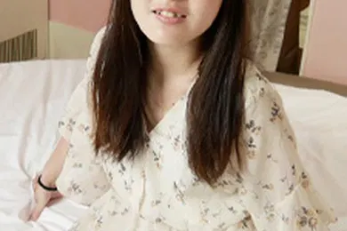 【素人特摄】素人AV采访～毛茸茸萝莉连体少女的第一次AV登场～白川濑里奈