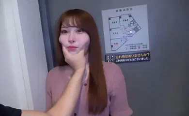 【无码高清】长相可爱甜美的白虎女大为了学费援交被暴力深喉3P.哭的梨花带雨嫩穴